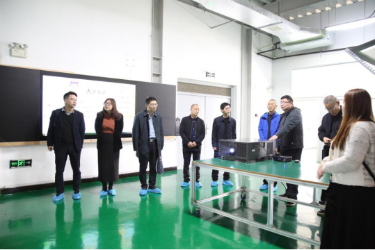 南阳市科协邀请省电子学会专家深入光电企业调研