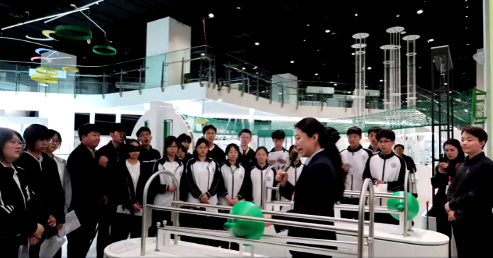 馆校协同 双师共育 | 从“怪坡”到“走钢丝”：一堂培养创新人才的跨学科探究课