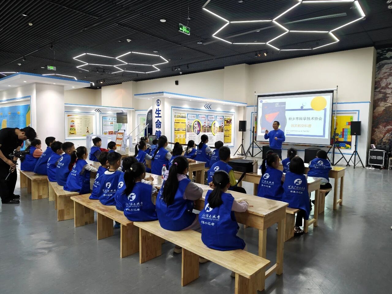 “航天梦 少年行”——新乡市科技馆开展2026年中国航天日主题科普实践活动