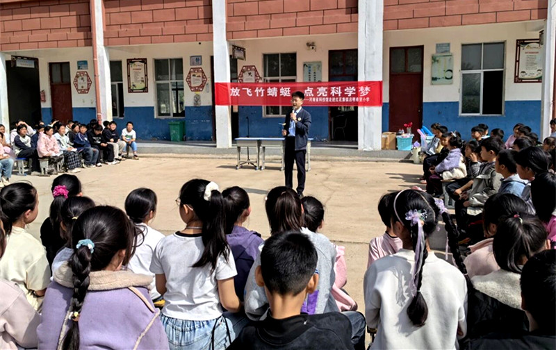 省科技馆“竹蜻蜓”飞进启明希望小学点亮科学梦