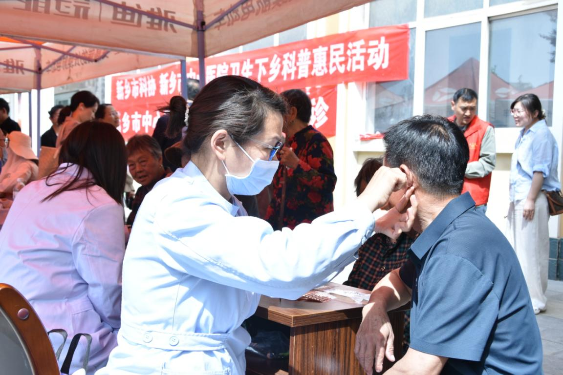 科普点亮乡村  健康守护乡亲——新乡市科协到辉县开展义诊等科普活动
