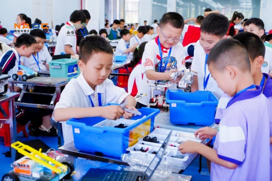 第九届南阳市青少年机器人竞赛暨第二届南阳市青少年无人机竞赛成功举办