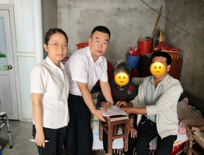 河南农商银行息县北桥支行：上门服务解难题 适老服务暖桑榆