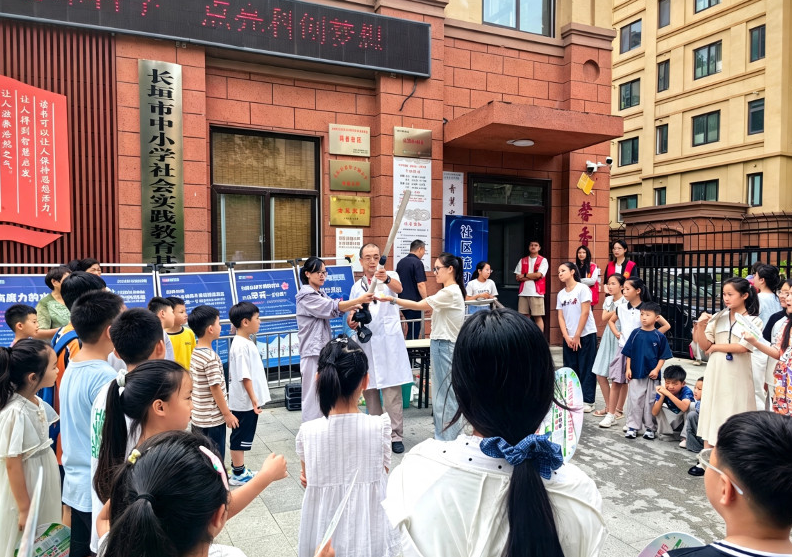 新乡市社区流动科普馆巡展走进长垣