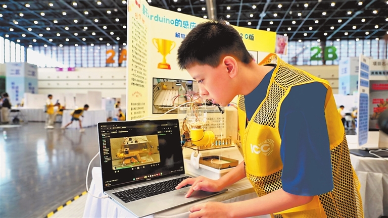 2025—2026学年全球发明大会（中国） 竞赛活动全国总决赛暨国际赛在郑州开幕 孩子们的奇思妙想，闪光了