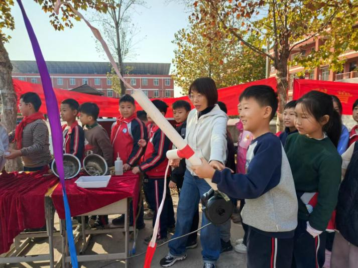 科技启航 梦想飞扬 科普大篷车走进长垣市常村小学